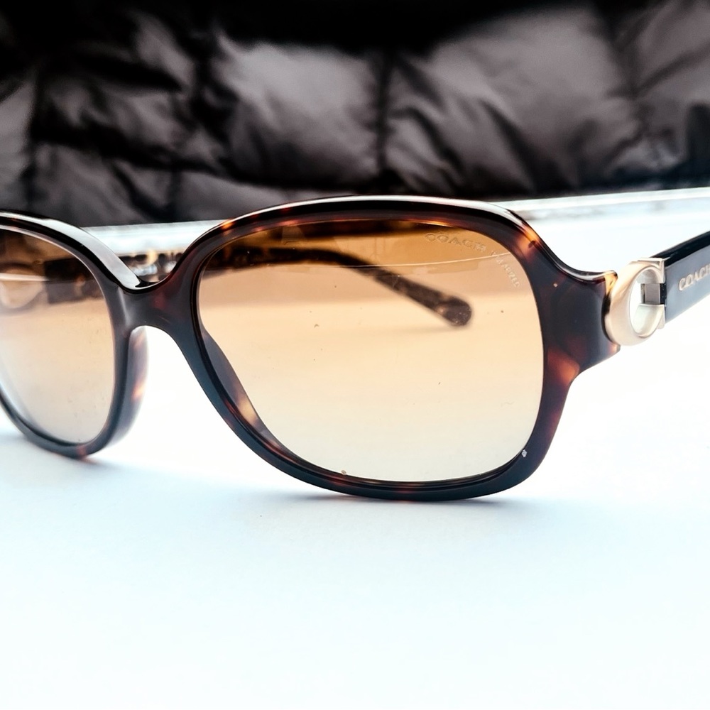 COACH Dark Tortoise, Brown Gradient Polar,
Polarized, Women’s